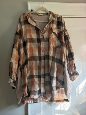 easel Plaid Button-Up Tunic in Peach, White & Brown